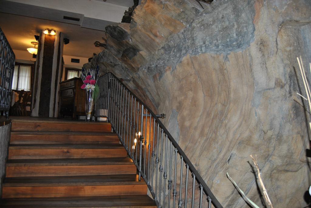 Casa Vacanza La Rocca 키에사인발마렌코 외부 사진
